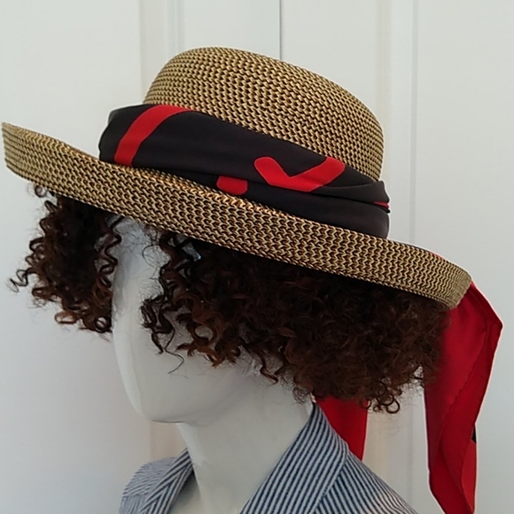 Gucci Silk Scarf - Authentic - Picture 3 of 7